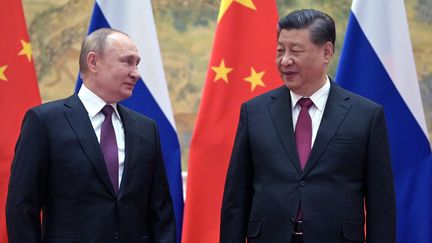 Le président russe, Vladimir Poutine, et son homologue chinois, Xi Jinping, lors d'une rencontre à Pékin, le 4 février 2022. (EYEPRESS NEWS / AFP)