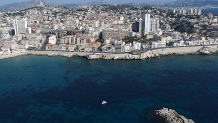 Une photo aérienne de Marseille, prise le 30 juin 2015. (BORIS HORVAT / POOL)