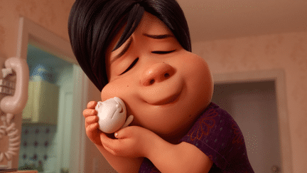 Bao (à gauche), le nouveau héros Pixar, présenté le 2 avril 2018. (DISNEY PIXAR / TWITTER)