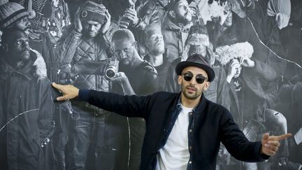 JR présente sa fresque dressant le portrait des habitants de Clichy-Montfermeil au Palais de Tokyo (31 mars 2017)
 (Thomas Padilla / MaxPPP)