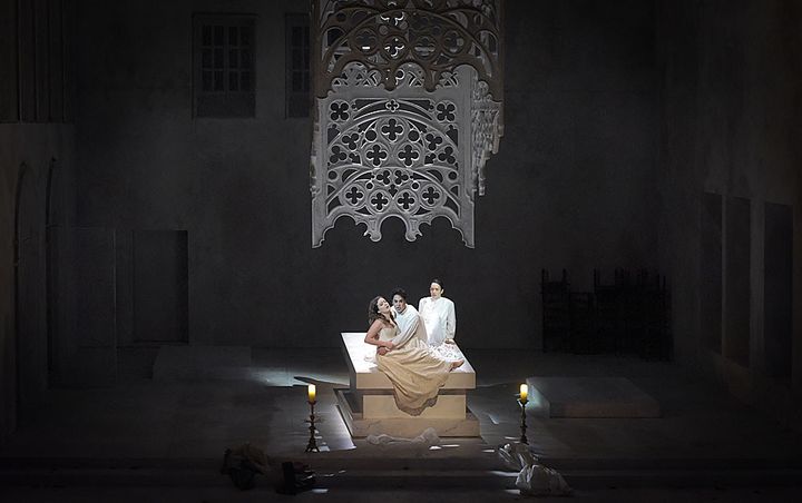 Philippe Talbot (Comte Ory),  Julie Fuchs (la Comtesse), Gaëlle Arquez (Isolier)
 (Vincent Pontet/Opéra Comique)