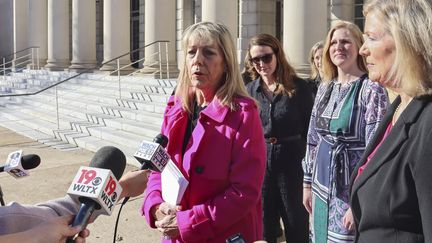 La directrice des affaires publiques du planning familial, Vicki Ringer, s'adresse aux journalistes, le 5 janvier 2023, à Columbia (Caroline du Sud). (JAMES POLLARD / AP)