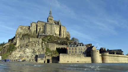 Premi&egrave;res grandes mar&eacute;es de l'ann&eacute;e au Mont-Saint-Michel (manche), photo du 24 janvier 2015 (MAXPPP)