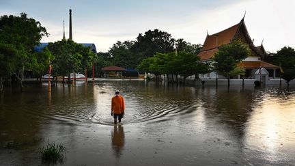 La province d'Ayutthaya en Thailande sous les eaux en septembre 2021.&nbsp; (LILLIAN SUWANRUMPHA / AFP)