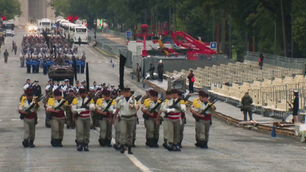 Défilé du 14-Juillet : la flamme olympique s’invite aux répétitions (France 2)