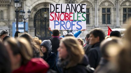 Entre un tiers et la moitié des instituteurs de la capitale ont fait grève, lundi, pour protester contre la réforme adoptée par le Conseil de Paris.