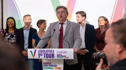 Jean-Luc Mélenchon et ses alliés au sein de la Nupes, le soir du premier tour des élections législatives, à Paris, le 12 juin 2022. (RAPHAEL KESSLER / HANS LUCAS)