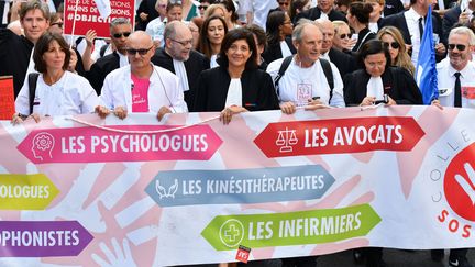 La presidente du Conseil national des barreaux, Christiane Feral-Schuhl,&nbsp;à la manifestation contre la reforme des retraites, le 16 septembre 2019. (Julien Mattia / Le Pictorium / MAXPPP)