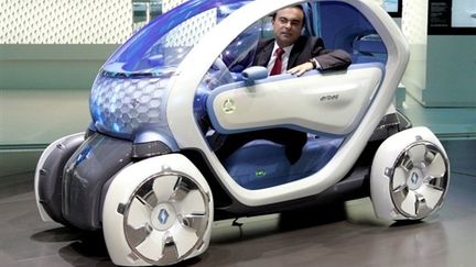 La voiture électrique Twizy Z.E., la biplace de Renault prévue pour 2011 (AFP - Patrick Sinkel)