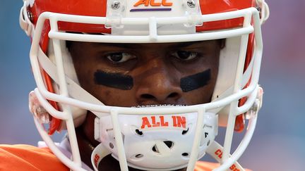 Deshaun Watson&nbsp;, joueur de football américain dans l'équipe des Texans de Houston, équipé d'un casque de protection. (ANDY LYONS / GETTY IMAGES NORTH AMERICA)