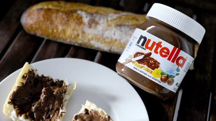 La commission des Affaires sociales du S&eacute;nat a adopt&eacute;, mercredi 7 novembre, un "amendement Nutella" au projet de budget de la S&eacute;cu, visant &agrave; augmenter de 300% la taxe sur l'huile de palme. (JOHANNA LEGUERRE / AFP)