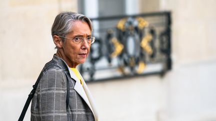 Télétravail : « On ne peut pas transiger avec la santé des salariés », rapporte Elisabeth Borne