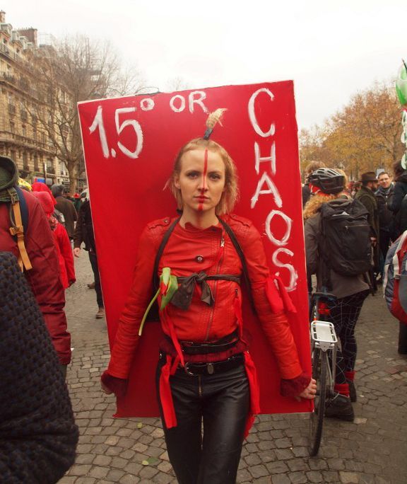 1,5°ou le chaos, manifestation organisée à Paris durant la COP 21 (décembre 2015) (AFP/ Carlos Garcia Granth)