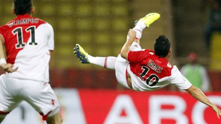 James Rodriguez, en l'air.  (VALERY HACHE / AFP)