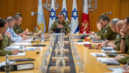 Le chef d'état-major de l'armée israélienne, Herzi Halevi, le 14 avril 2024, lors d'une réunion à Tel-Aviv (Israël) sur une photo fournie par l'armée. (ARMEE ISRAELIENNE / AFP)