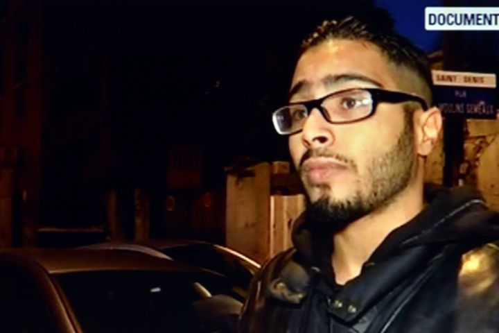 Capture d'écran de BFMTV qui a interviewé Jawad Bendaoud, juste avant son interpellation en marge de l'assaut à Saint-Denis (Seine-Saint-Denis), le 18 novembre 2015. (MAXPPP)