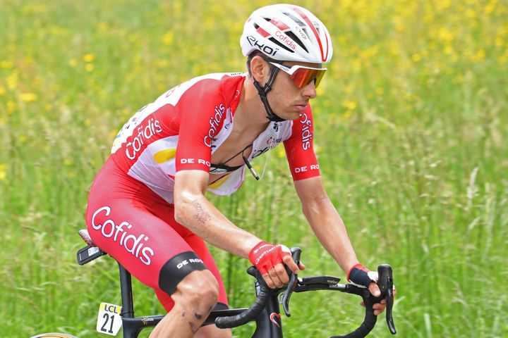 Le grimpeur de Cofidis Guillaume Martin sur les routes du Dauphiné le 6 juin 2021. (ALAIN JOCARD / AFP)