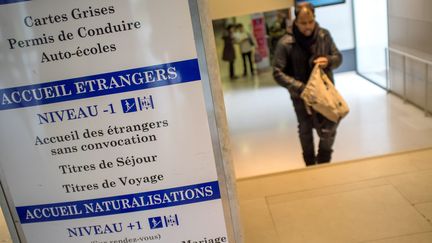 Hall d'accueil des étrangers à la sous-préfecture de Raincy, le 29 janvier 2015. (BRUNO LEVESQUE / MAXPPP)