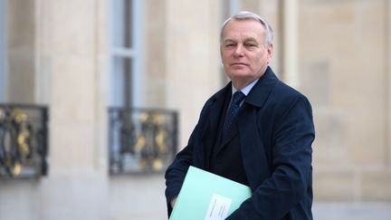 Le Premier ministre, Jean-Marc Ayrault, arrive &agrave; l'Elys&eacute;e (Paris), le 8 avril 2013. (BERTRAND LANGLOIS / AFP)