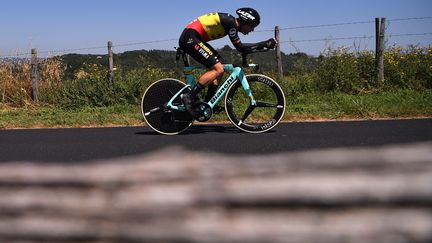 Wout van Aert chute violemment sur le Tour