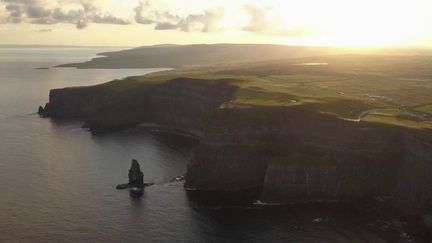 Découverte : la côte irlandaise et ses falaises vertigineuses