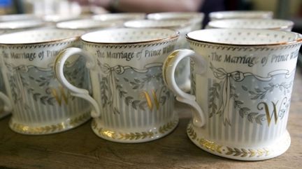 Les tasses souvenirs officielles sont fabriquées à Stoke-on-Trent, dans le Staffordshire (AFP - PAUL GROVER)