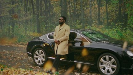 Le rappeur belge Damso dans le clip "911".&nbsp; (ADRIEN WAGNER)