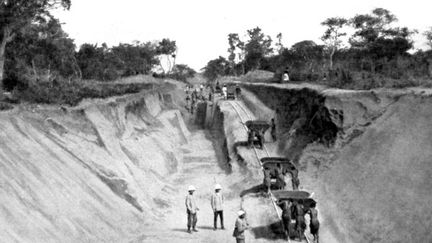 Le chantier de la ligne Congo-Océan en 1923.  (AFP - Photo12)