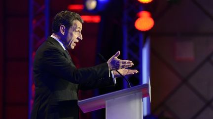 Nicolas Sarkozy, ici&nbsp;en meeting &agrave; Saint-Maurice (Val-de-Marne), le 19 avril 2012, estime que la loi est "dat&eacute;e". (ERIC FEFERBERG / AFP)