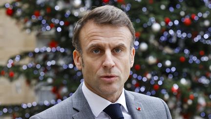 Emmanuel Macron à l'Elysée, le 13 décembre 2023. (LUDOVIC MARIN / AFP)