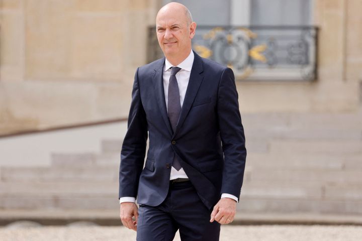 Roland Lescure quitte l'Elysée, le 7 mai 2022, à Paris. (Ludovic MARIN / AFP)