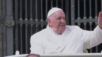 Vatican : sorti de l'hôpital, le pape est rétabli pour Pâques (FRANCE 3)