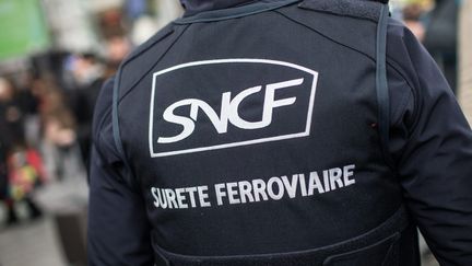 La SNCF déploie davantage d'agents dans les gares à l'occasion des fêtes de fin d'année. (LEON TANGUY / MAXPPP)