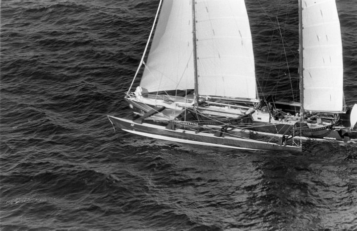 La dernière photo de Manureva, le bateau d'Alain Colas, prise le&nbsp;9 novembre 1978 au large des Açores. (JEAN-PIERRE PREVEL / AFP)