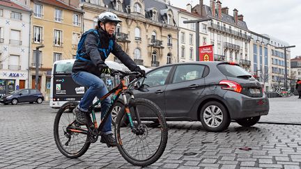 La cohabitation entre différents modes de déplacement à Nancy. (CEDRIC JACQUOT / MAXPPP)