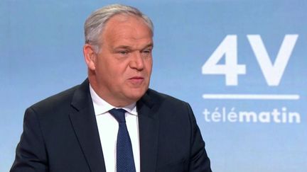 François-Noël Buffet, ministre démissionnaire des Outre-mer, le 23 décembre 2024 aux "4 V" sur France 2.