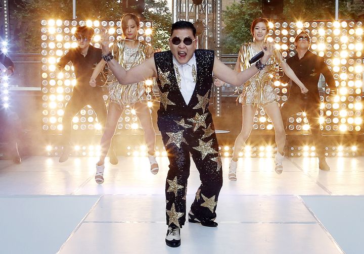 Le chanteur sud-cor&eacute;en Psy, interpr&egrave;te de "Gangnam Style", &agrave; Sydney (Australie), le 17 octobre 2012. (TIM WIMBORNE / REUTERS)