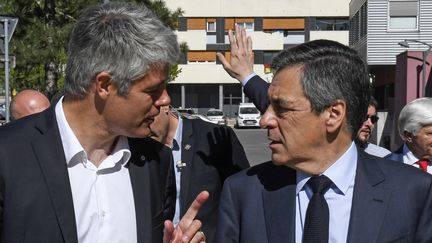 Laurent Wauquiez et&nbsp;François Fillon, le 12&nbsp;avril 2017. (PHILIPPE DESMAZES / AFP)