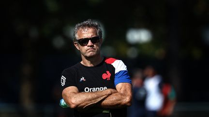 Fabien Galthié lors du stage de préparation du XV de France à Capbreton, le 22 août 2023. (ANNE-CHRISTINE POUJOULAT / AFP)