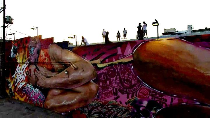 Performance d'Ankhone et d'autres graffeurs à Los Angeles
 (France 3 / Culturebox)