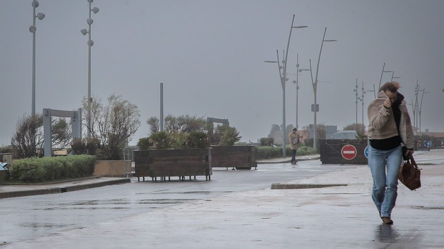 Tempête Caetano : écoles fermées, transports scolaires suspendus, bouchons... Le point région par région