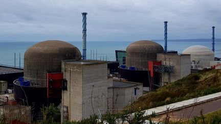 Les deux réacteurs de la centrale nucléaire de Flamanville (photo d'illustration). (ANTHONY RAIMBAULT / RADIOFRANCE)