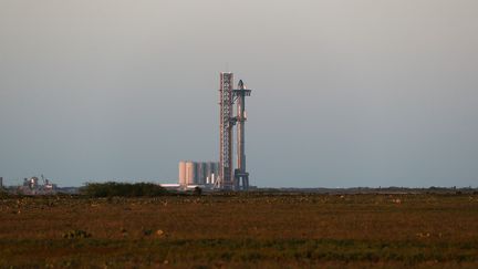 La fusée Starship de SpaceX sur la base Starbase, à Brownsville (Texas, Etats-Unis), le 16 avril 2023. (REGINALD MATHALONE / NURPHOTO / AFP)