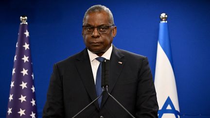 Le ministre de la Défense américain, Lloyd Austin, lors d'une conférence de presse à Tel-Aviv (Israël), le 18 décembre 2023. (ALBERTO PIZZOLI / AFP)