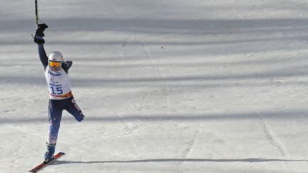 La joie de l'am&eacute;ricaine Stephanie Jallen &agrave; l'arriv&eacute;e de la descente de Super G aux Jeux paralympiques de Sotchi (Russie), le 10 mars 2014. (CHRISTIAN HARTMANN / REUTERS)