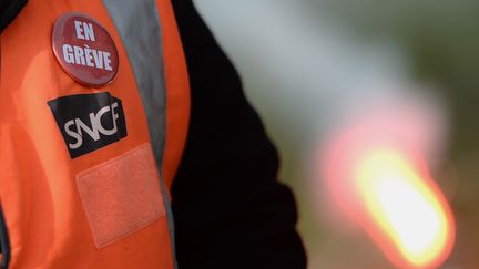 Les cheminots de la SNCF mènent une grève en pointillés depuis début avril. (JEAN-SEBASTIEN EVRARD / AFP)