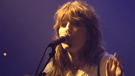 Lou Doillon lors de son concert à Bourges le 26 avril 2013.
 (France3/Culturebox)