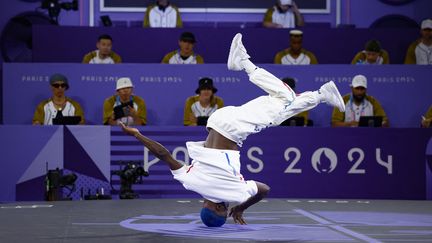 Une nouvelle discipline dans l'histoire des médailles tricolores. Le b-boy Danis "Dany Dann" Civil, en argent, a décroché, à la Concorde, la première médaille française en break, qui faisait son entrée au programme olympique, le 10 août 2024. (VALROFF LAURENE / KMSP / AFP)