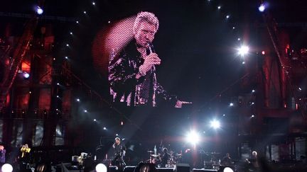 Johnny Hallyday lors de son concert au Stade de France, à Saint-Denis (Seine-Saint-Denis), le 5 septembre 1998. (JACK GUEZ / AFP)