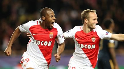 Sidibé et Germain célèbrent un but, le 22 novembre 2016 à Monaco,&nbsp;face à Tottenham.&nbsp; (VALERY HACHE / AFP)